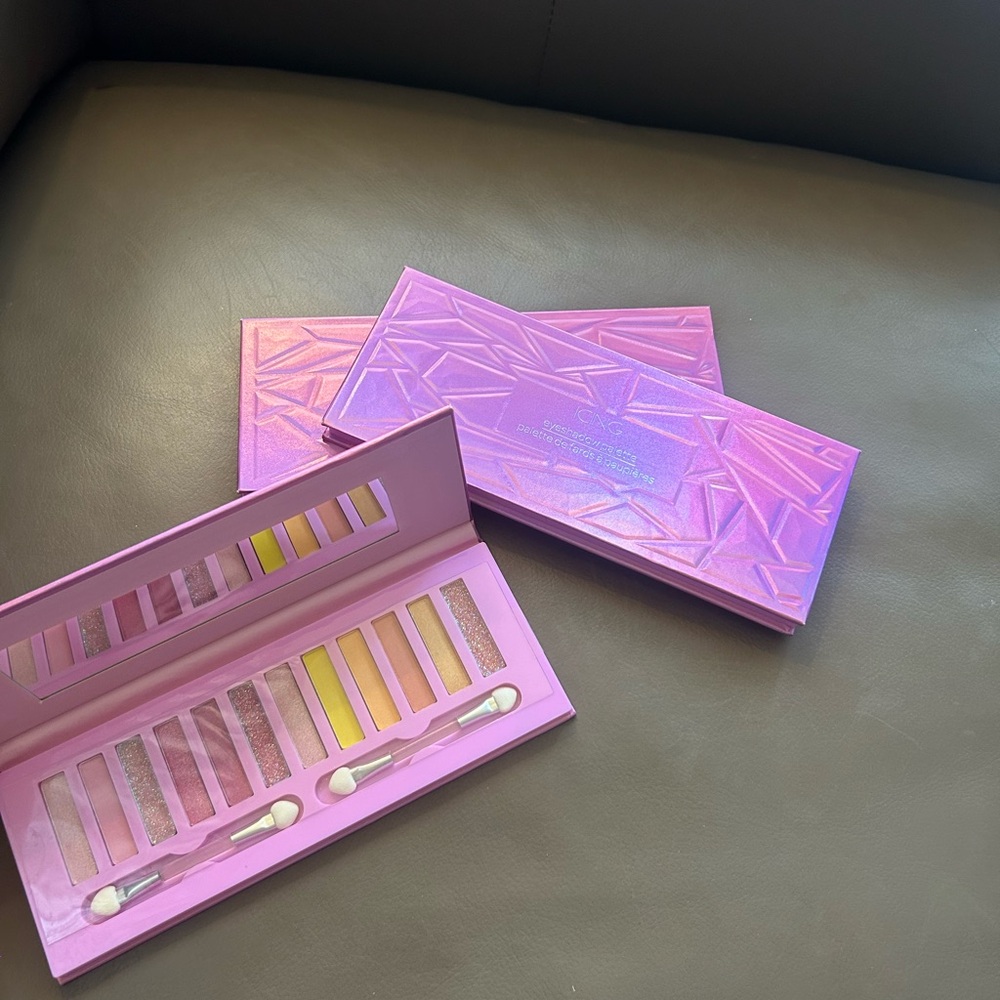 Fun Various Shades of Pinks Eyeshadow Palette